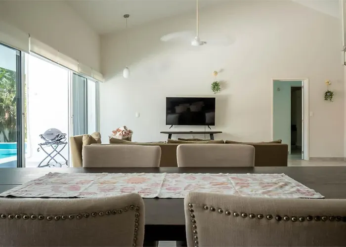3br Casa Matuk I Steps From Spectacular I Private Pool Vakantiehuis *